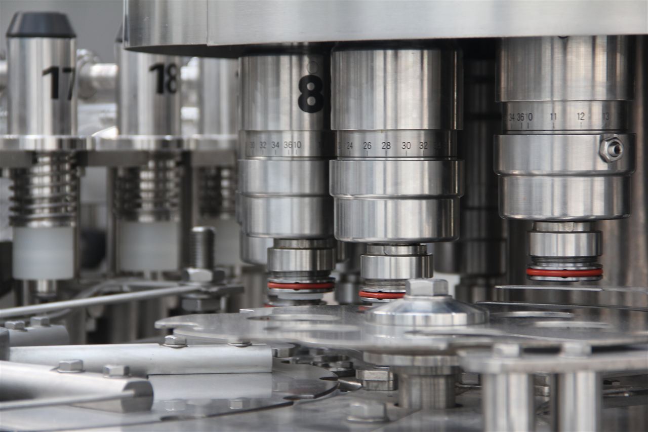 用户对翔宇三合一灌装机信赖感十足